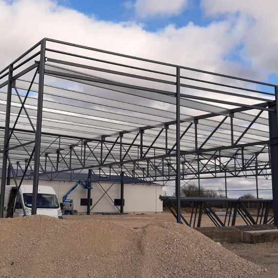 Hangar metallique en kit - charpente grande portee Hangar metallique en kit - assemblage charpente grande portee